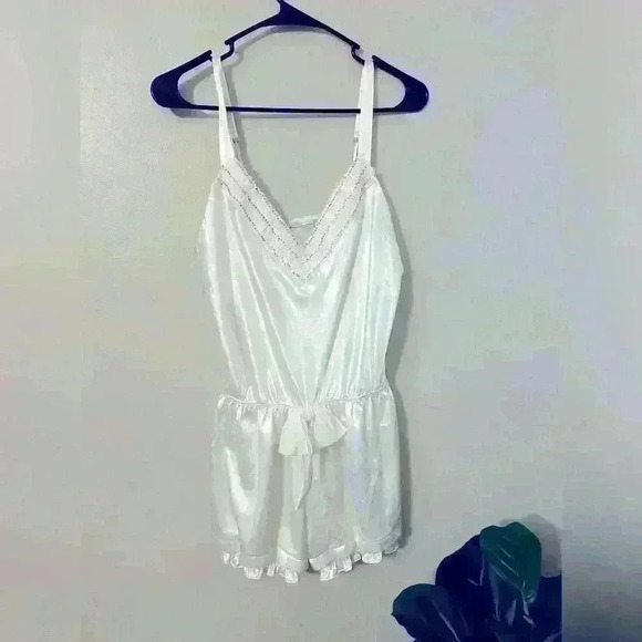 Flora Nikrooz Satin Night Sleepwear Jumper in Ivory Size Medium - Picture 1 of 6